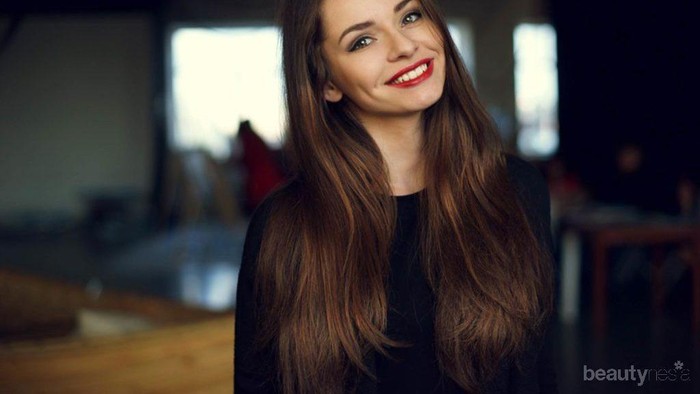 Lakukan Ini Pada Rambutmu Kalau Kamu Mau Mendapatkan Rambut Panjang dalam Waktu Cepat!