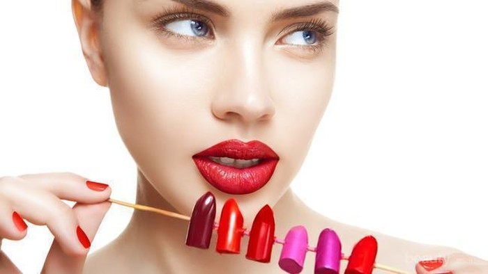 Kulitmu Punya Undertone Kuning? Hindari Warna Lipstick Ini!