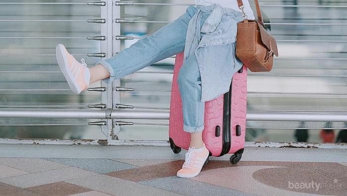 [GIVEAWAY ALERT!] Traveling Enggak Lagi Ribet, Cukup Bawa 3 Skincare Ini di Tas Kamu!