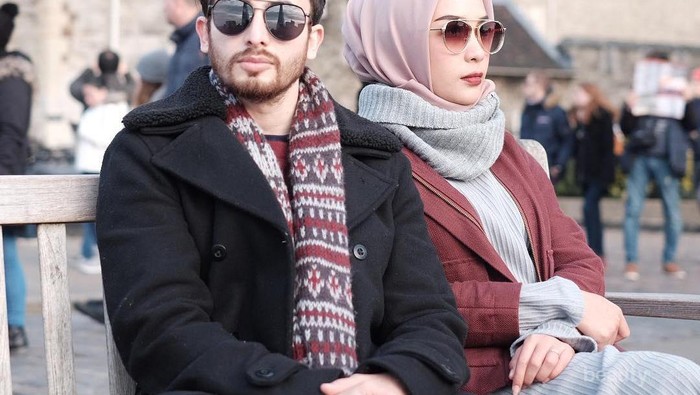 Inilah Gaya Couple Hamidah Rachmayanti dan Farhad yang Bisa jadi Inspirasi Kamu dan Pasangan!