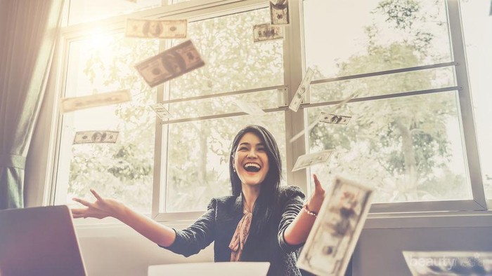 Baru Terima Gaji Pertama? Mending Lakukan Hal Ini Dulu