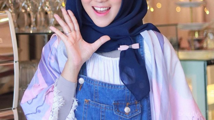 Cantiknya! Ini Dia Inspirasi Style Hijab Casual Hingga Formal dengan Manset Tapi Kekinian Ala Ayu Indriati