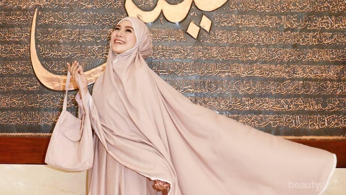 Manisnya, Ini Dia Model-Model Mukena Yang Dipakai Para Artis Instagram!