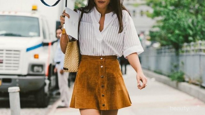 Ladies, Ini Dia Inspirasi Mix & Match Button Up Skirt yang Lagi Kekinian