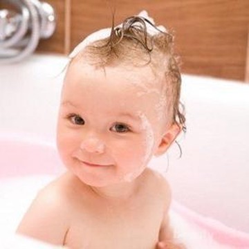 Tips Cantik: Mencuci Rambut yang Benar
