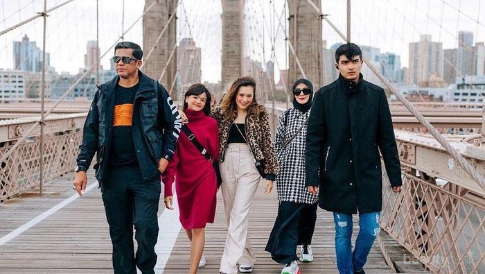 Liburan Bareng Keluarga ke Amerika Serikat, Begini Kerennya Gaya Beby Tsabina