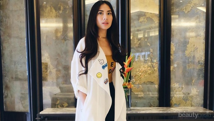 Hits dan Enggak Biasa, Lihat Gaya Para Selebgram dengan Cardigan Unik Berikut Ini!