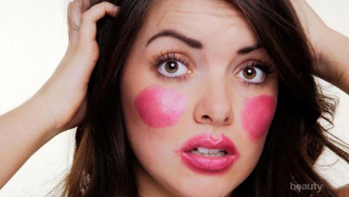 Jangan Sembarangan! Ini 4 Kesalahan Pemakaian Blush yang Perlu Banget Kamu Hindari
