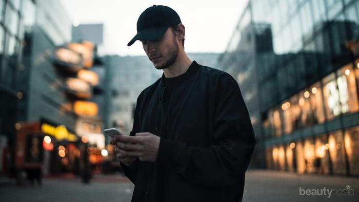 Suka Penasaran Bila Seorang Cowok Gak Balas Pesan Kamu? Ini Alasannya!