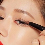 Deretan 4 Stick Eyeshadow Paling Recommended yang Pigmented dan Wajib Kamu Miliki!