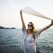 Weekend Telah Tiba! Jangan Lupakan 5 Hal Ini Agar Wajah Tak Break Out Saat Traveling