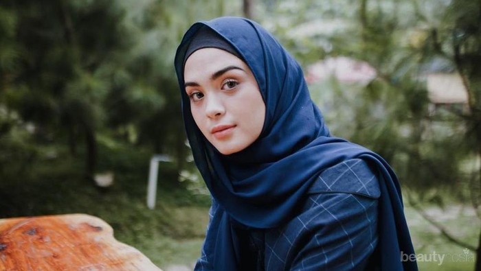Wearable Banget, Ini Gaya Hijab Ala Vebby Palwinta yang Bisa Kamu Ikuti!