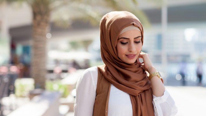 Agar Hijab Tetap Rapi, Ini Dia Beberapa Gaya Rambut Paling Direkomendasikan untuk Para Wanita Berhijab