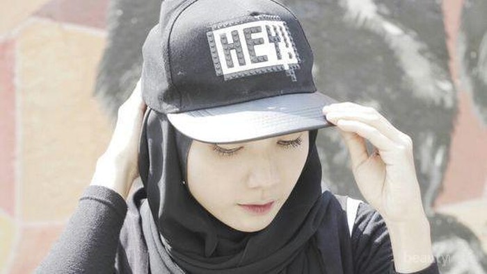 Inspirasi Tampilan Fashion Hijab dengan Snapback untuk Gaya Boyish Hingga Feminine yang Kekinian