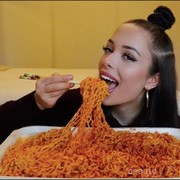 #FORUM Mitos apa Fakta, Sering Makan yang Pedas Bikin Muka Jerawatan??