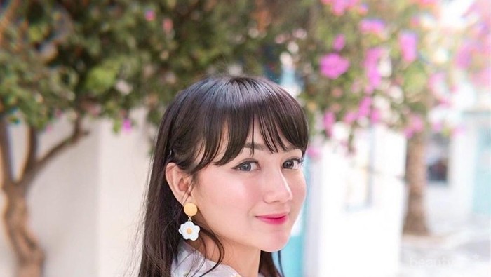 6 Pilihan Dress Cantik ala Nanda Arsyinta untuk Tampil Feminin Saat Liburan