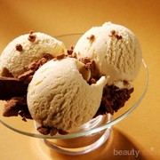 Menikmati Es Krim di Bandung