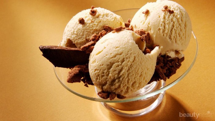 Menikmati Es Krim di Bandung