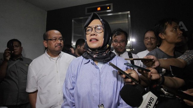 Eks Dirut Pertamina Karen Agustiawan diperiksa sebagai saksi terkait penyidikan kasus dugaan korupsi pengadaan Liquefied Natural Gas (LNG) di PT Pertamina.
