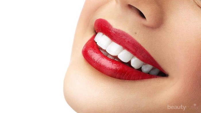 Jangan Salah Pilih Warna Lipstik, Ini Tips Pakai Lipstik Agar Gigi Terlihat Lebih Putih