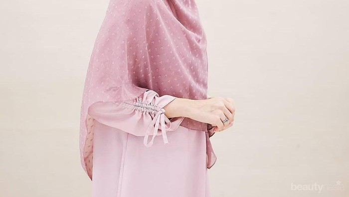 Gaya Modis Para Selebgram Hijabers Ini Akan Bikin Kamu Langsung Ingin Pakai Hijab Menutup Dada