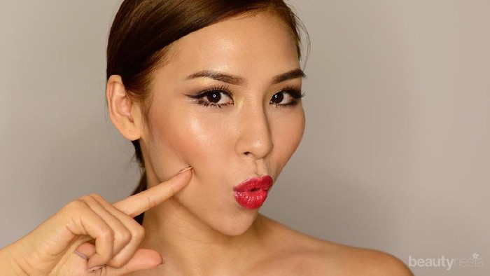 Menggambar Eyeliner di Kelopak Monolid Ternyata Mudah dengan 3 Tips dan Tutorial Ini!