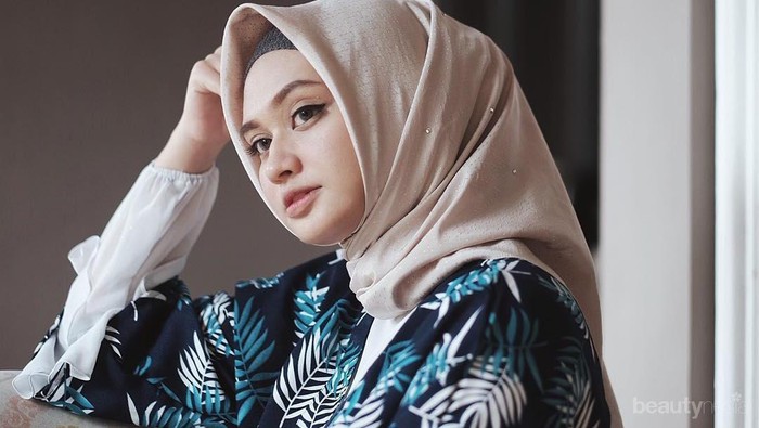 Inilah Warna Hijab Paling Populer Dipakai Para Hijabers untuk Sehari-hari Ala Shella Alaztha