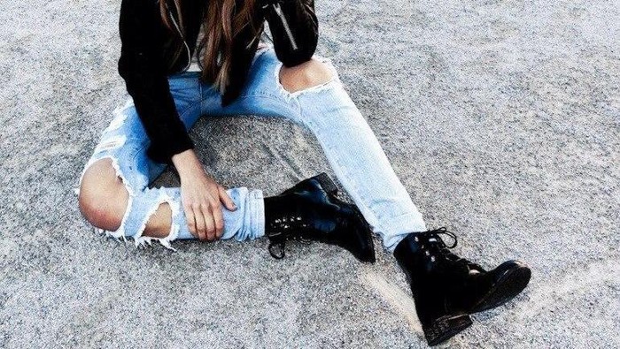 Trend Alert! Ini Cara Memadukan Celana Jeans Robek Agar Lebih Stylish