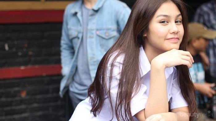 Gak Perlu Banyak Produk, Pelajar SMA Ternyata Hanya Butuh 5 Makeup Ini!