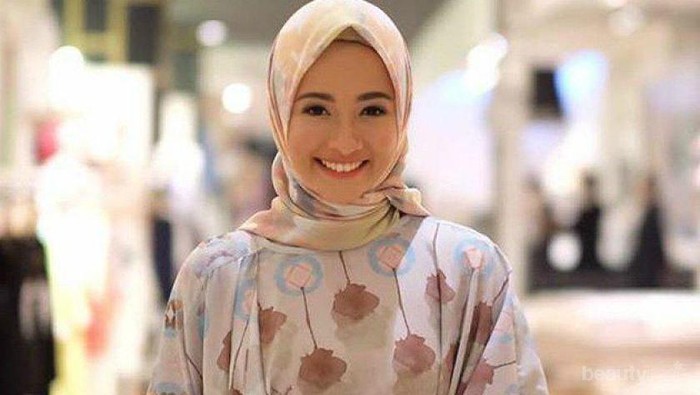 Floral for Hijab Outfit? Why Not! Ini Dia Beberapa Inspirasi Outfit Atasan Bunga-Bunga untuk Kamu!