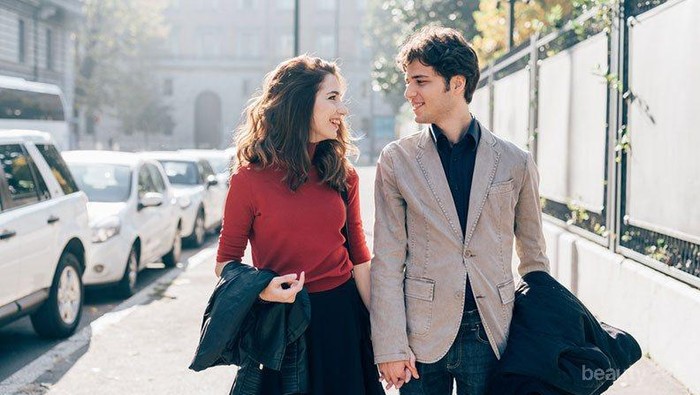 Bikin Dia Jatuh Hati di First Date Pakai Baju Ini, Ladies!