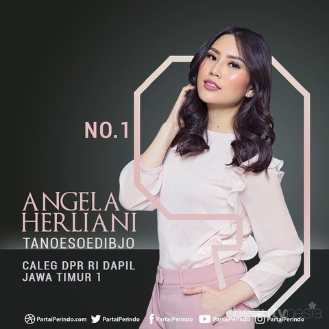 Qiz va yigit birga onanizm qilayotgan video.