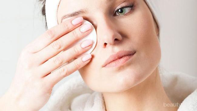 Membersihkan Make Up dengan Baby Oil Bikin Wajah Breakout
