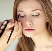 Kenapa Tarif Make Up Artist Mahal? Ternyata Ini Lho Alasannya!