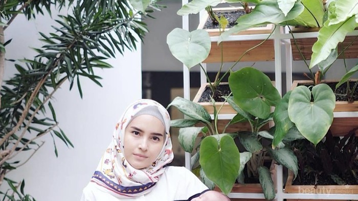 Tenang Aja Ibu-Ibu, Blouse Muslim Ini Cocok Buat Menyusui Lho!