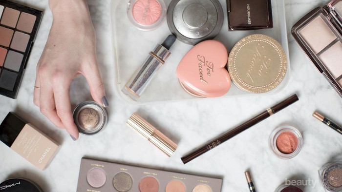 Pakai Makeup Sekaligus Skincare? Pilih 5 Produk Two in One Ini Aja Ladies!