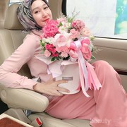 Pengusaha Tampan Lamar Desainer Cantik Dian Pelangi