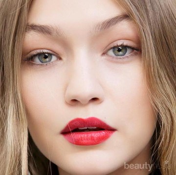 Enggak Mau Terlihat Norak Saat Menggunakan Lipstick Merah? Yuk Lakukan 4 Tips Mudah Ini!