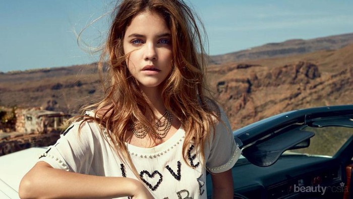 Terburu-buru dan Harus Pakai Makeup di Mobil? Ini 