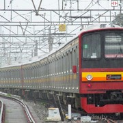 #FORUM Sis, Kalian Biasanya Pakai Make up di Rumah atau di kantor?