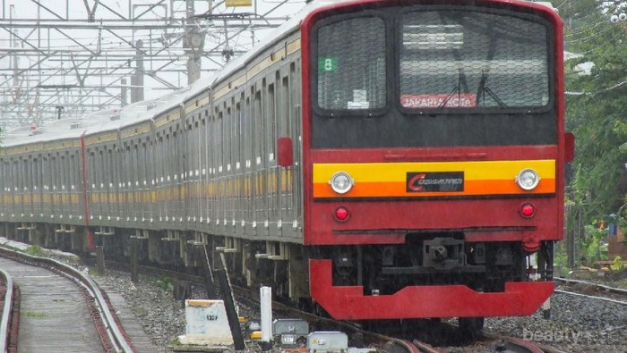 #FORUM Sis, Kalian Biasanya Pakai Make up di Rumah atau di kantor?