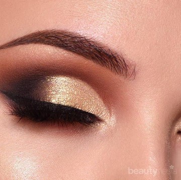 img-title Ingin Tampil Beda? Inspirasi Gold Eye Makeup Ini Bisa Kamu Coba