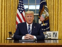 Trump Teken UU Bantuan Rp 32.800 T untuk Lawan Corona