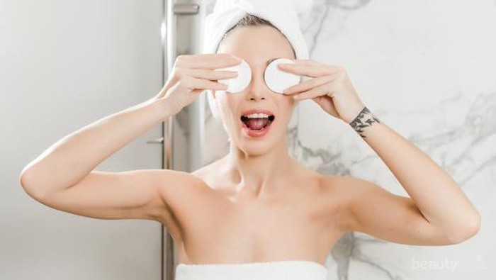 Sebelum Tidur, Bersihkan Makeup Mata Kamu Secara Tuntas dengan Cara Ini!