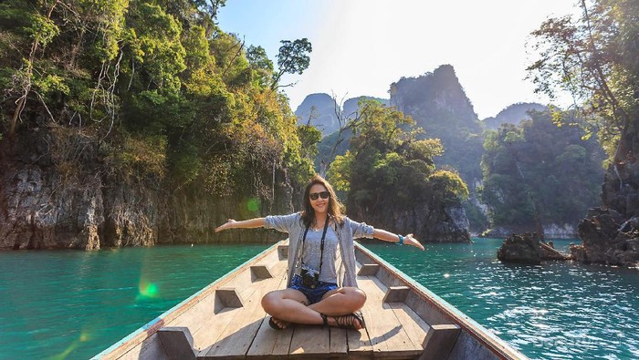 Tertarik Traveling Sendirian? Tak Perlu Takut, Lakukan 7 Tips Traveling Aman Berikut!