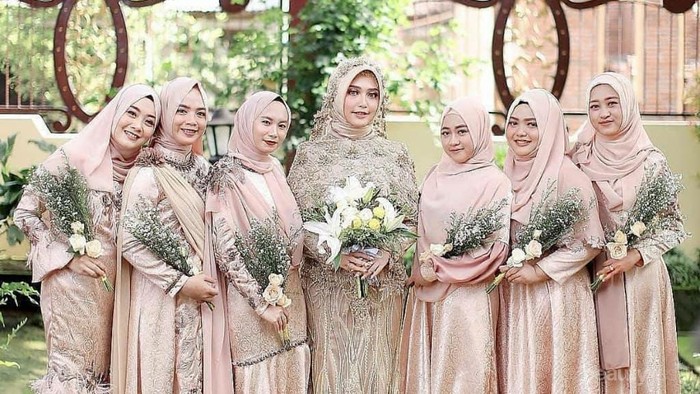 Flawless dan Menawan, Yuk Tiru 10 Tampilan Makeup Terbaik untuk Bridesmaid Ini