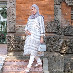 Pilihan Baju yang Nyaman untuk Ibu Hamil Saat Liburan ala Indah Nada Puspita