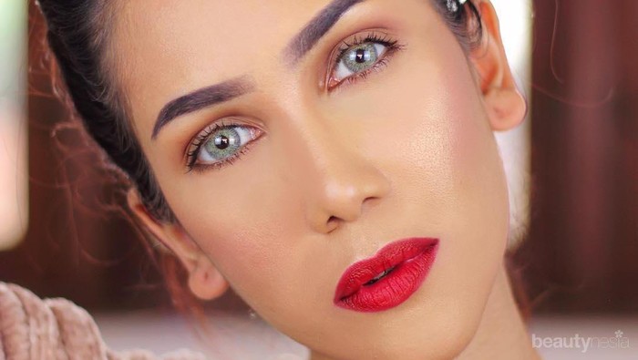 Tutorial Memakai Lipstik Merah ala Suhay Salim
