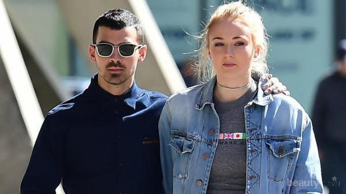 Couple Goals, Berikut Inspirasi Matching Outfit ala Pasangan Selebriti Hollywood