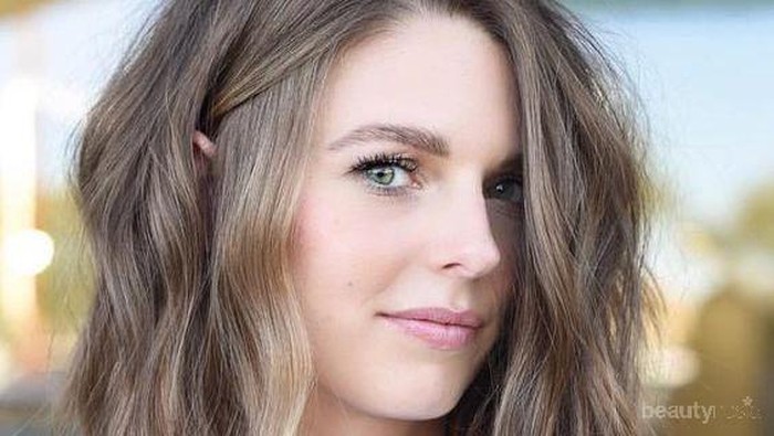 4 Tutorial Praktis Membuat Rambut Bergelombang Tahan Lama, Bye-bye Rambut Lepek!